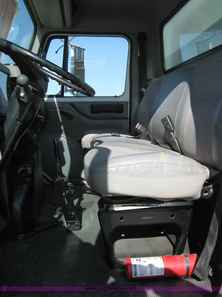 image for item 8067 1996 International 4700 box truck