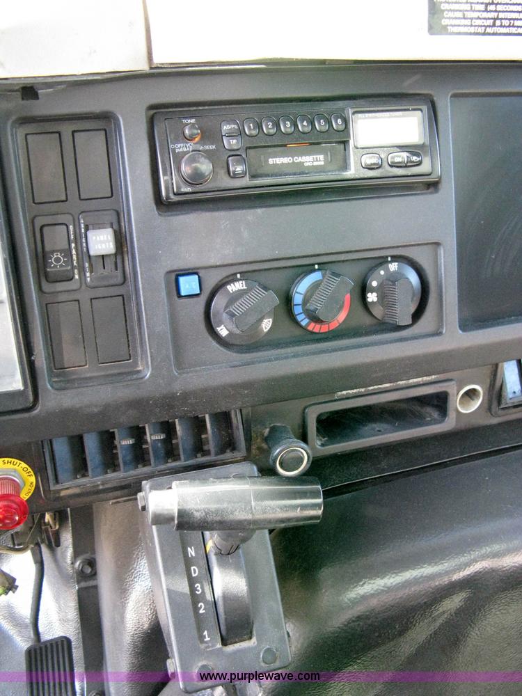 image for item 8067 1996 International 4700 box truck