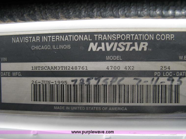 image for item 8067 1996 International 4700 box truck