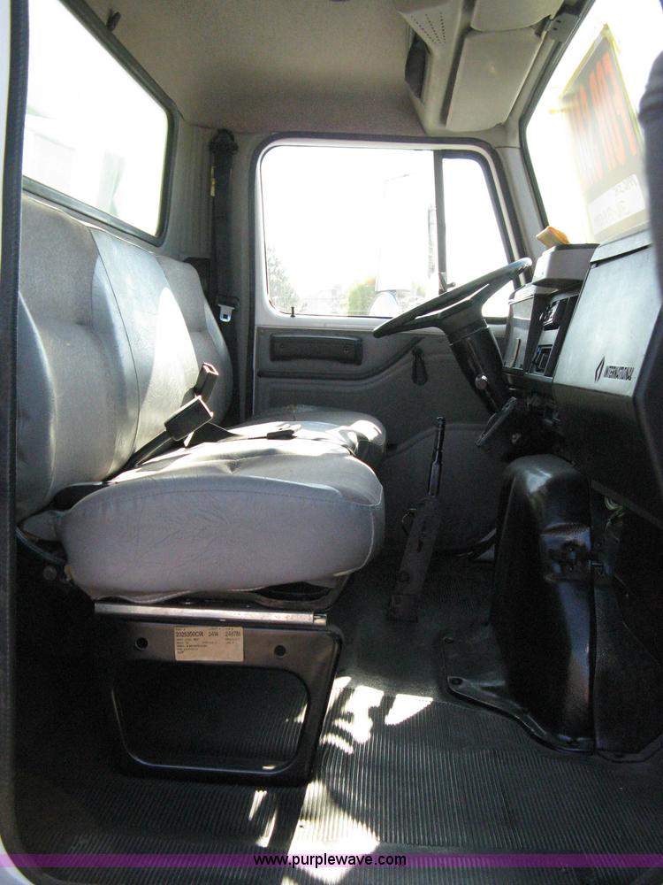 image for item 8067 1996 International 4700 box truck