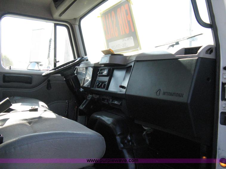 image for item 8067 1996 International 4700 box truck