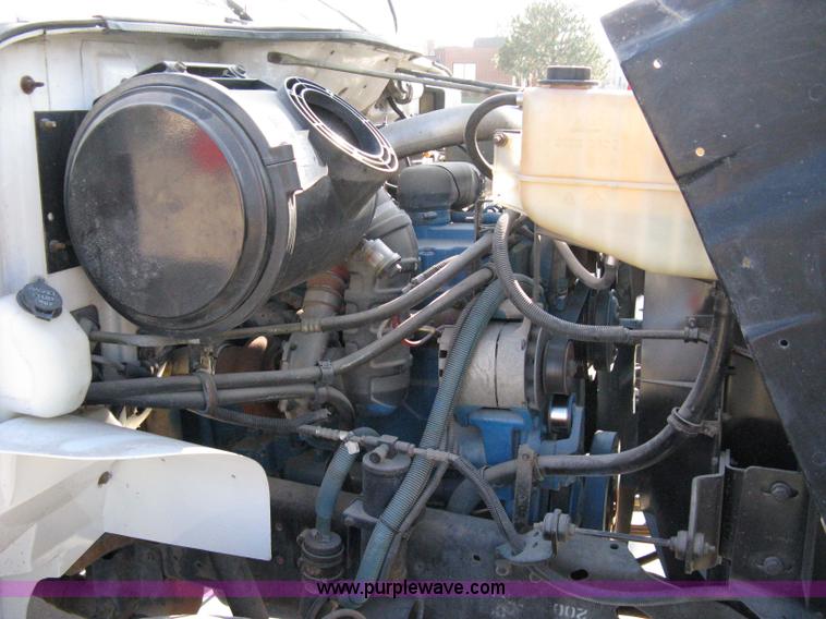 image for item 8067 1996 International 4700 box truck