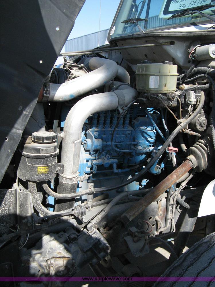 image for item 8067 1996 International 4700 box truck