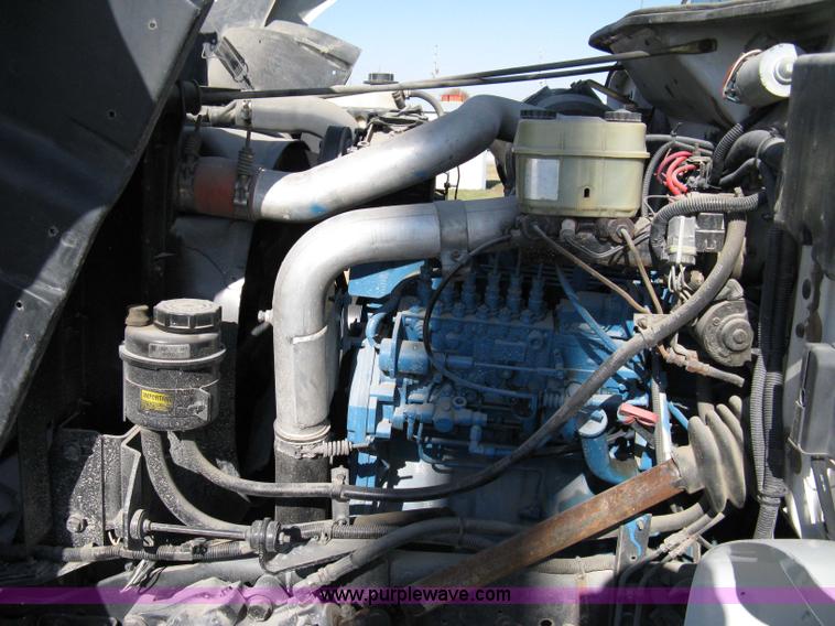 image for item 8067 1996 International 4700 box truck