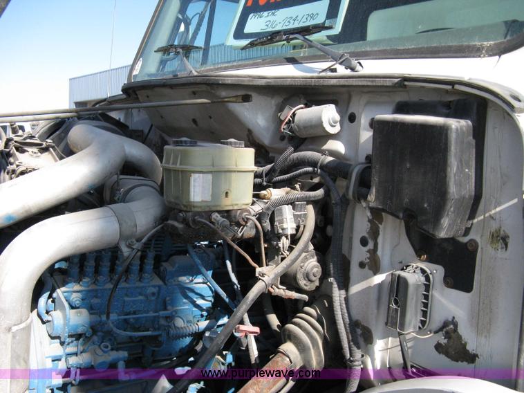 image for item 8067 1996 International 4700 box truck