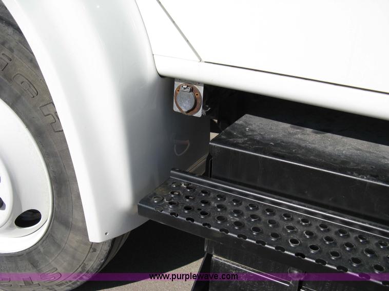 image for item 8067 1996 International 4700 box truck