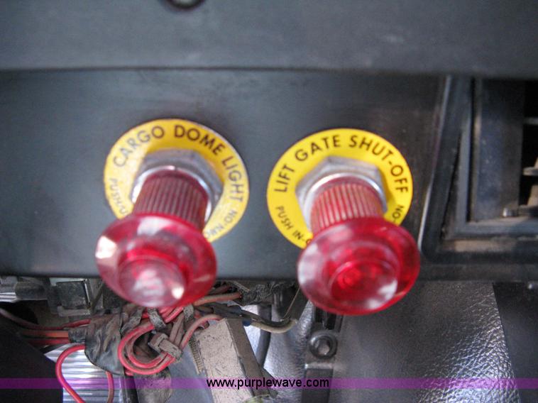 image for item 8067 1996 International 4700 box truck