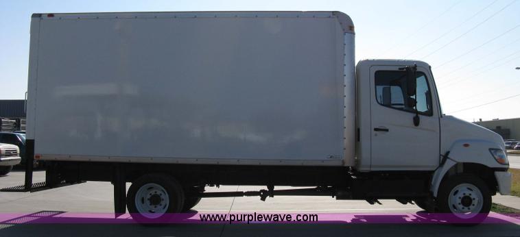 image for item 8068 2007 Hino 185 box truck