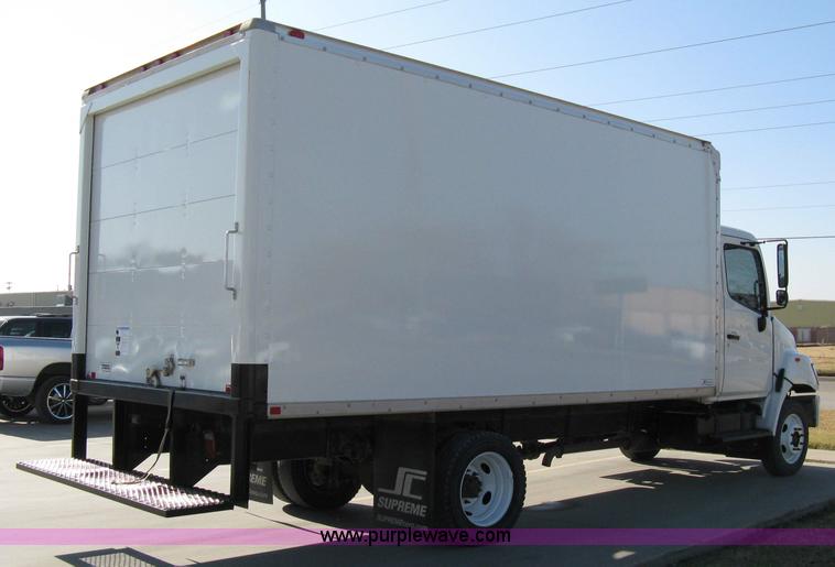 image for item 8068 2007 Hino 185 box truck