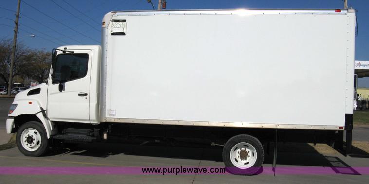image for item 8068 2007 Hino 185 box truck