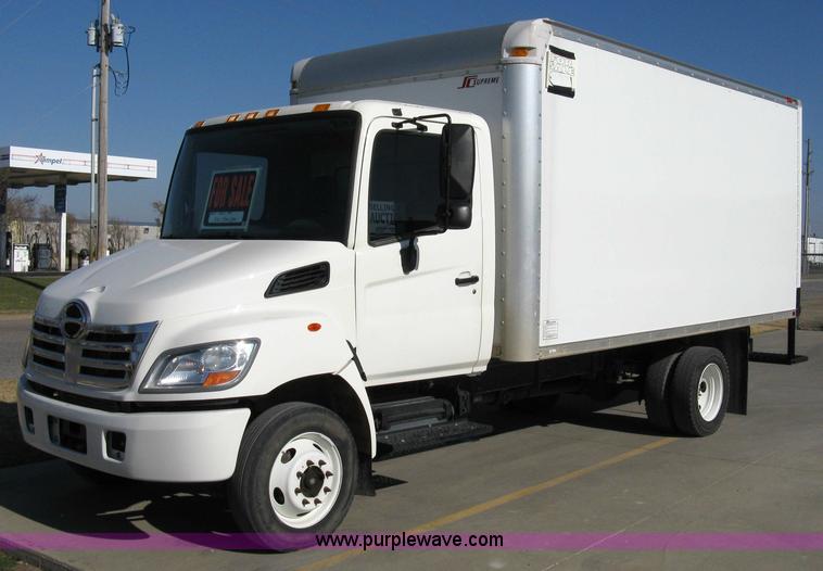 image for item 8068 2007 Hino 185 box truck