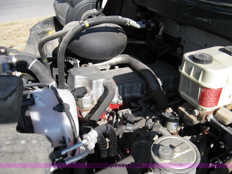 image for item 8068 2007 Hino 185 box truck