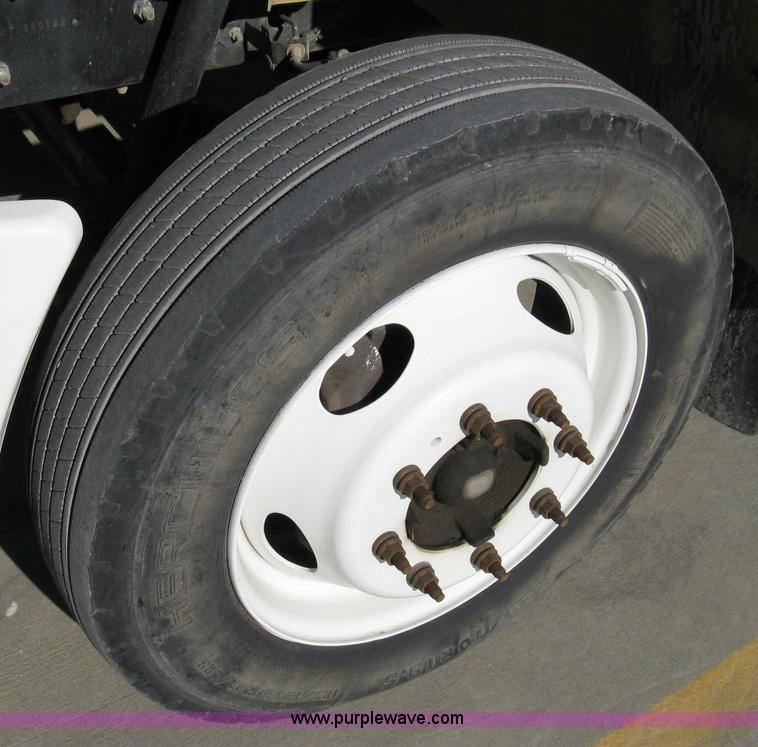 image for item 8068 2007 Hino 185 box truck