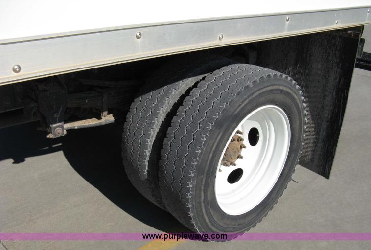 image for item 8068 2007 Hino 185 box truck