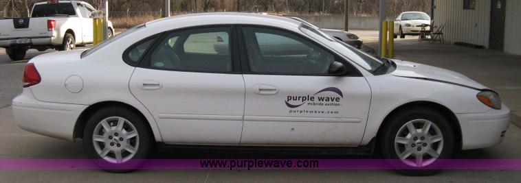 image for item 8071 2004 Ford Taurus SE