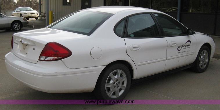 image for item 8071 2004 Ford Taurus SE