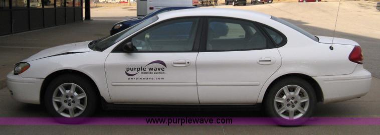 image for item 8071 2004 Ford Taurus SE