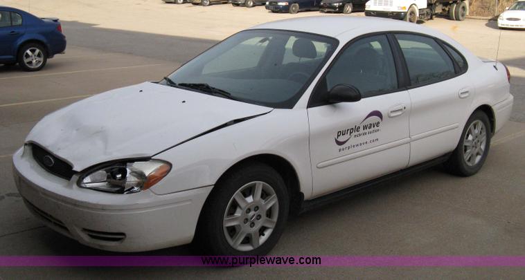 image for item 8071 2004 Ford Taurus SE