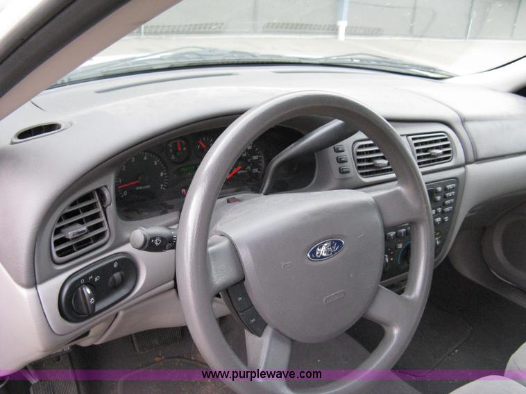image for item 8071 2004 Ford Taurus SE