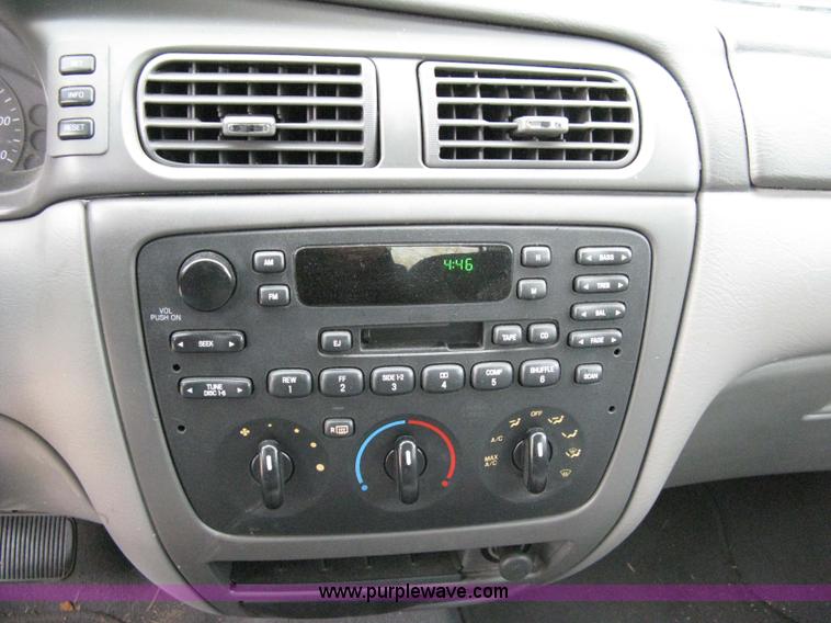 image for item 8071 2004 Ford Taurus SE