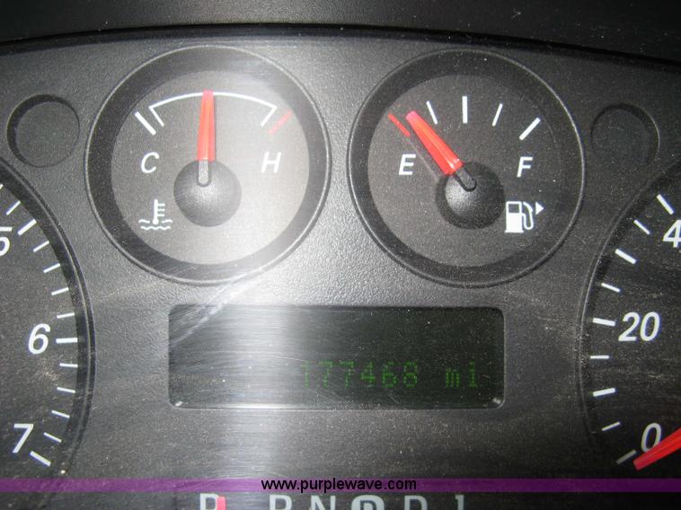 image for item 8071 2004 Ford Taurus SE