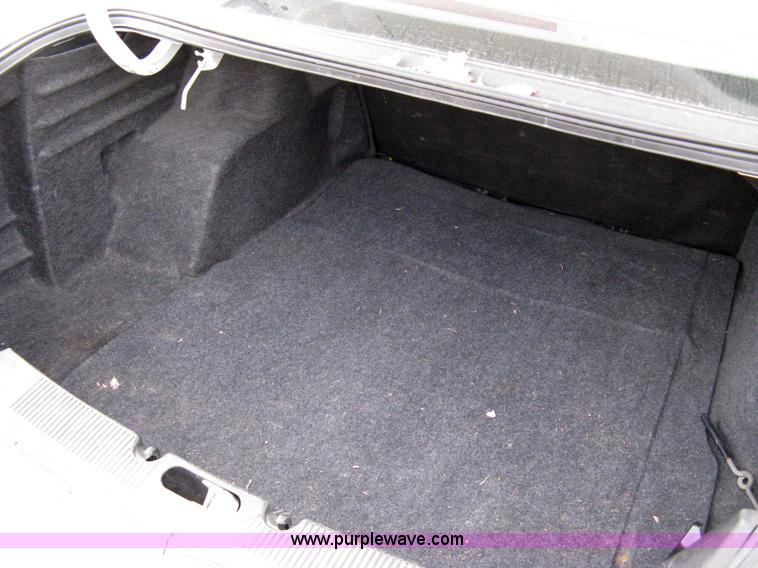 image for item 8071 2004 Ford Taurus SE