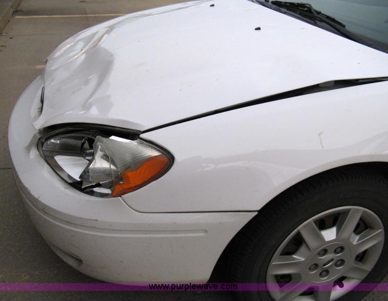 image for item 8071 2004 Ford Taurus SE