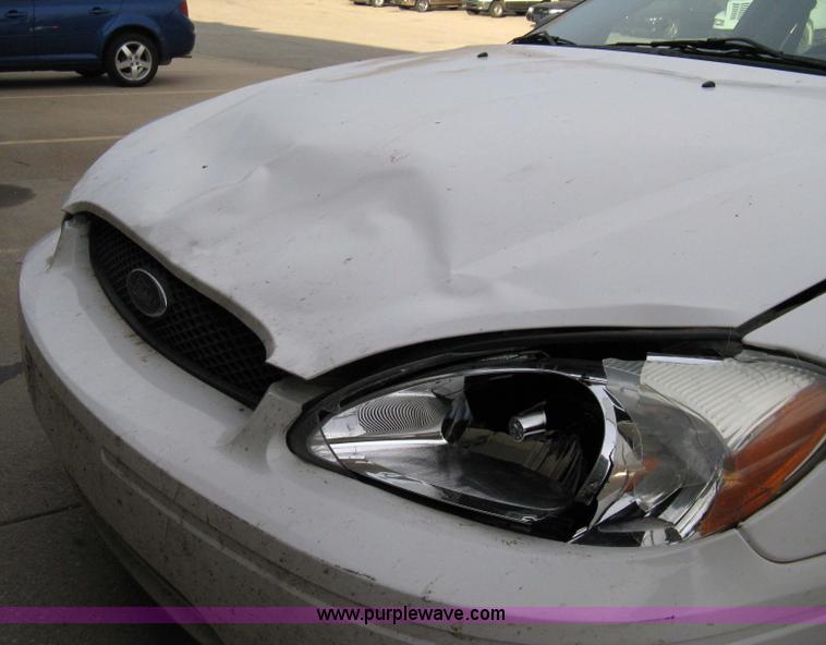 image for item 8071 2004 Ford Taurus SE