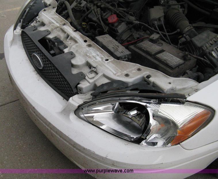 image for item 8071 2004 Ford Taurus SE