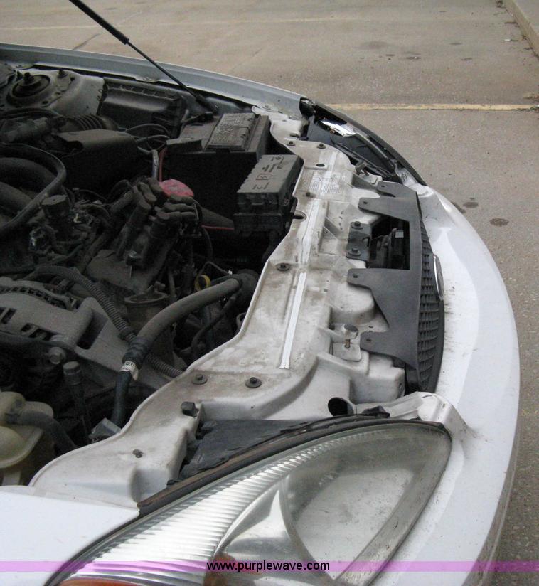 image for item 8071 2004 Ford Taurus SE