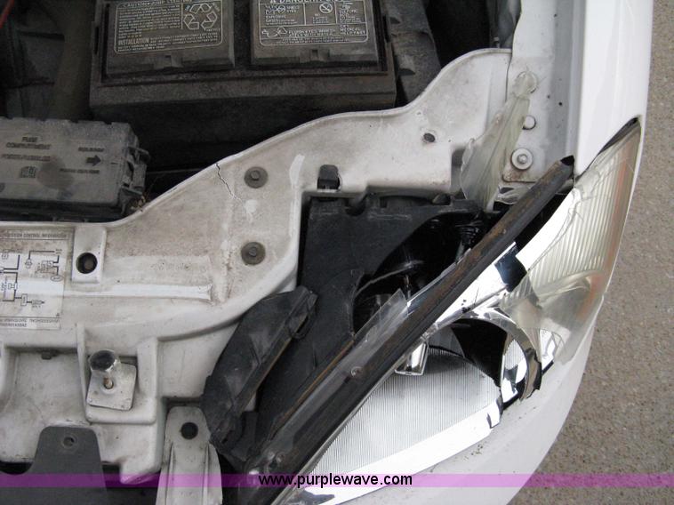 image for item 8071 2004 Ford Taurus SE
