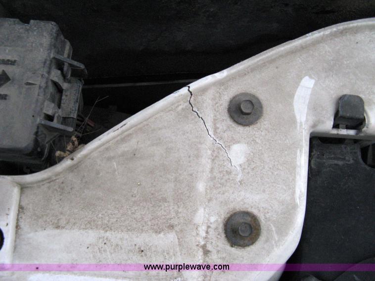 image for item 8071 2004 Ford Taurus SE