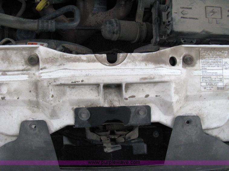 image for item 8071 2004 Ford Taurus SE