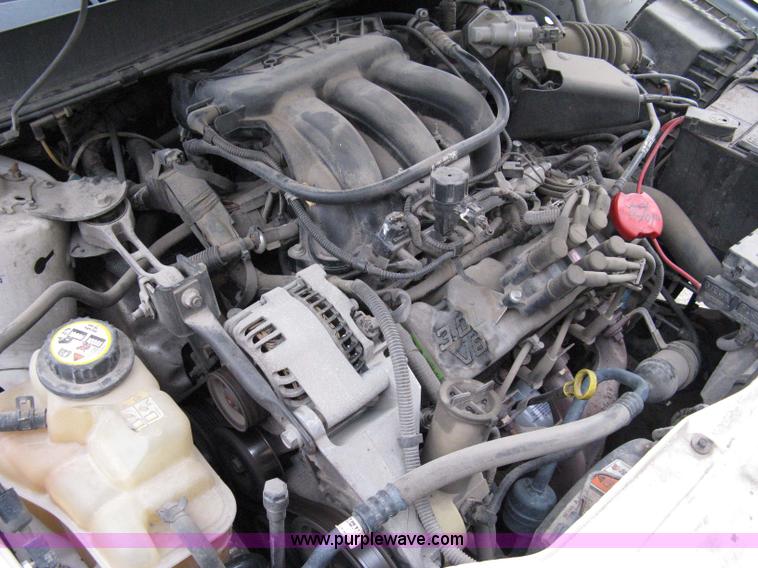 image for item 8071 2004 Ford Taurus SE