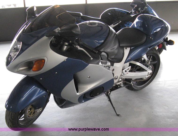 image for item 8073 2001 Suzuki Hayabusa motorcycle