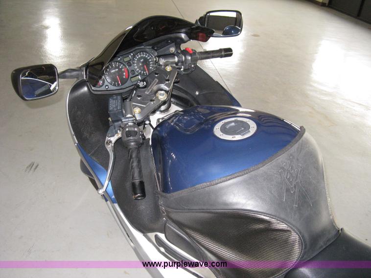 image for item 8073 2001 Suzuki Hayabusa motorcycle