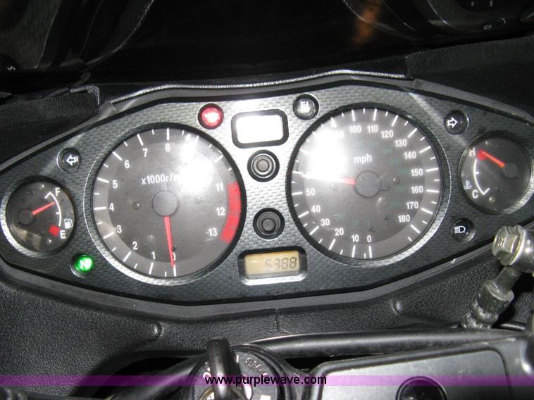 image for item 8073 2001 Suzuki Hayabusa motorcycle