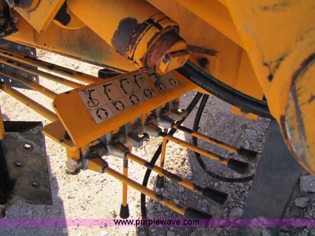 image for item 8272 Dunbar Tico 1585T knuckle boom