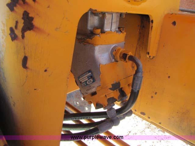 image for item 8272 Dunbar Tico 1585T knuckle boom