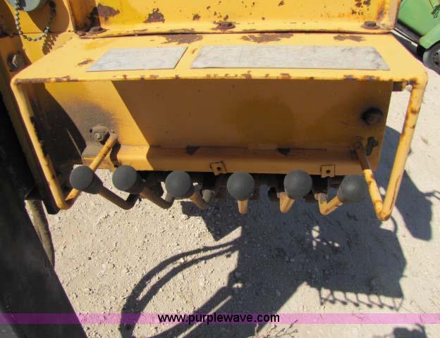 image for item 8272 Dunbar Tico 1585T knuckle boom