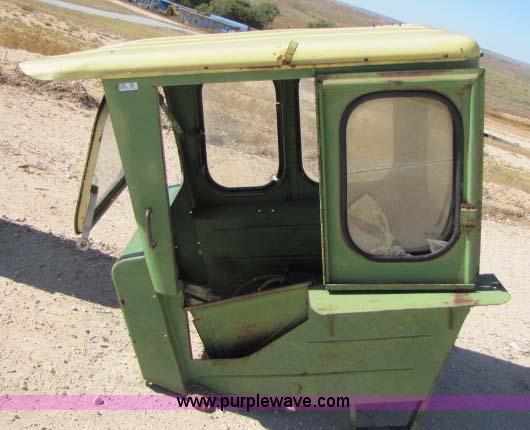 image for item 8286 Tractor cab