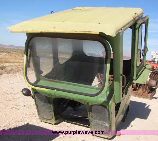 image for item 8286 Tractor cab
