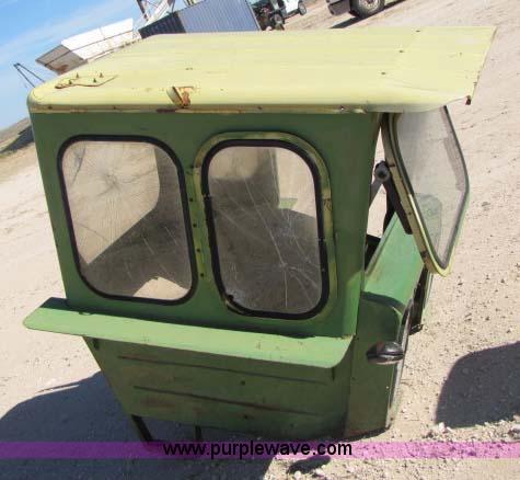image for item 8286 Tractor cab