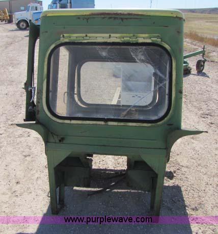 image for item 8286 Tractor cab