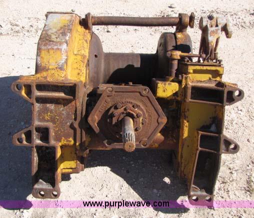image for item 8290 Hyster D6N winch