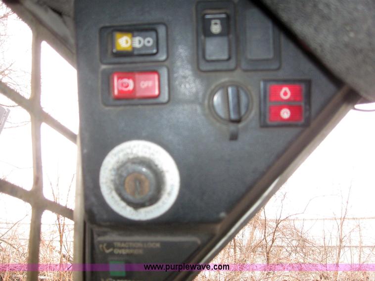 image for item 3061 2005 Bobcat 463F skid steer