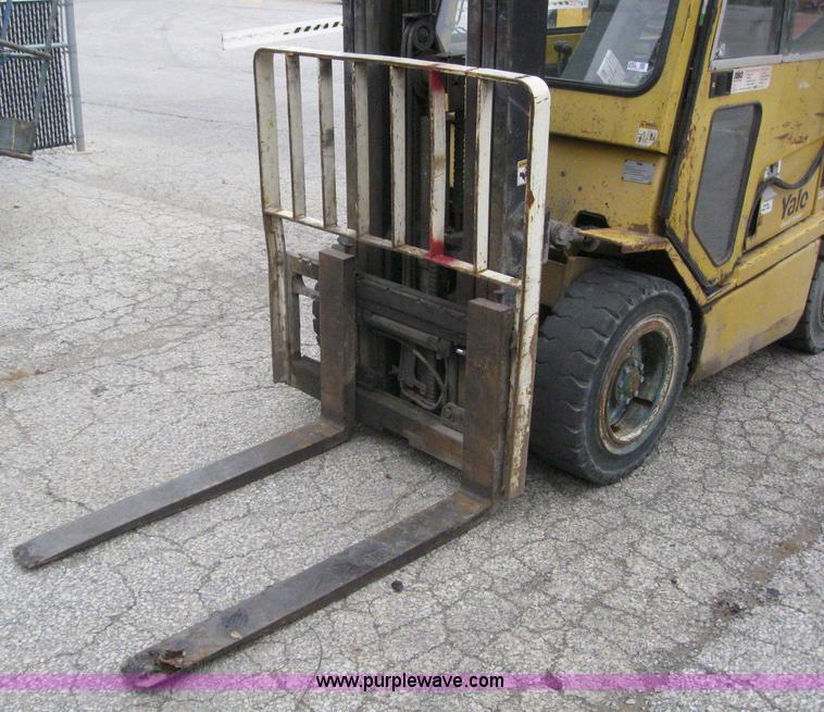 image for item 3062 2003 Yale GDP060TGEUAE087 forklift
