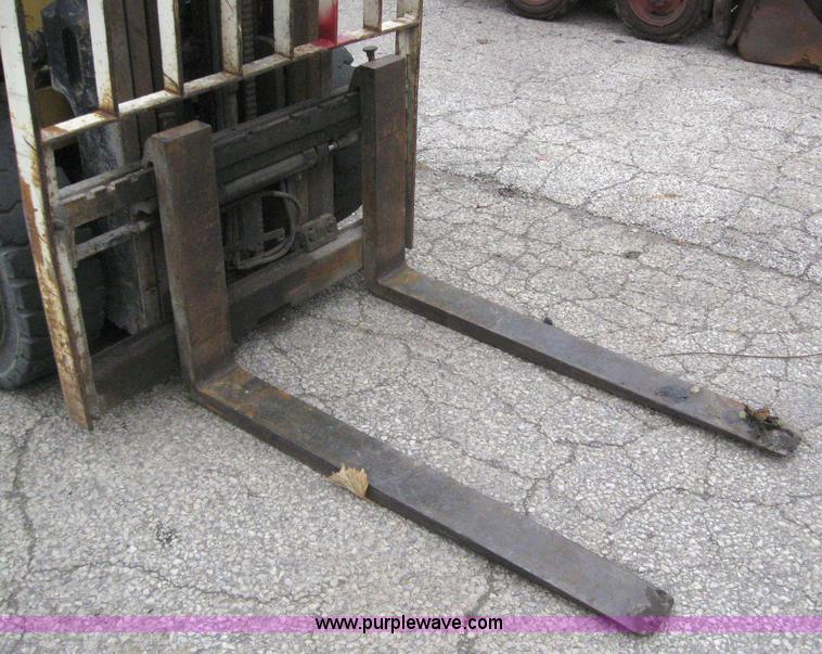 image for item 3062 2003 Yale GDP060TGEUAE087 forklift