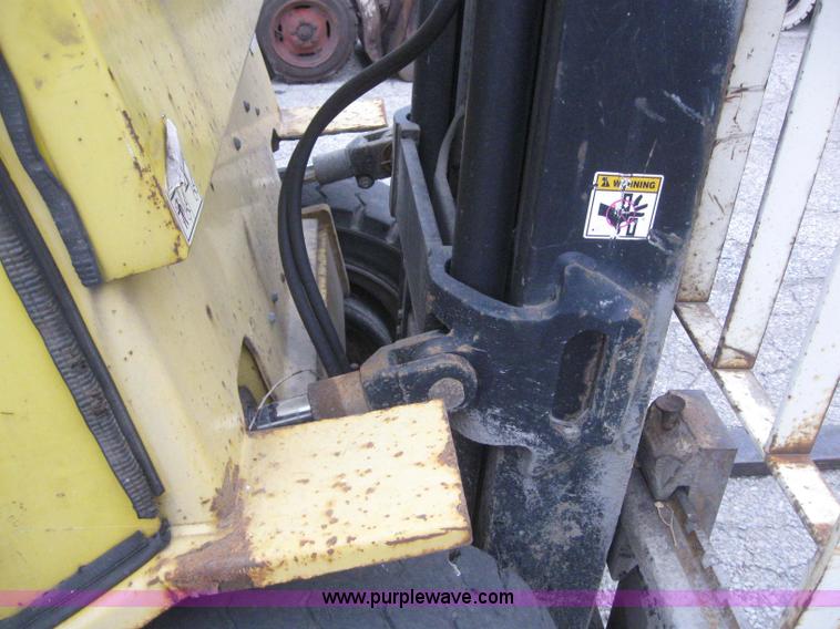 image for item 3062 2003 Yale GDP060TGEUAE087 forklift