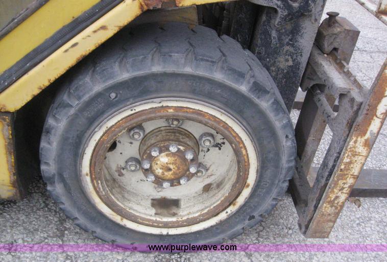 image for item 3062 2003 Yale GDP060TGEUAE087 forklift